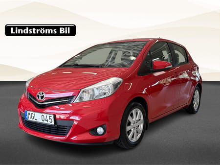 Toyota Yaris 1.33 5-D Active, med extremt låga mil. Motorvärmare, Vinterhjul, underredsbehandlad