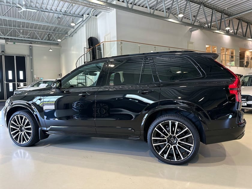 Bild 2 av Volvo XC90 T8 Plug-In Hybrid AWD Geartronic Ultra Dark / Drag