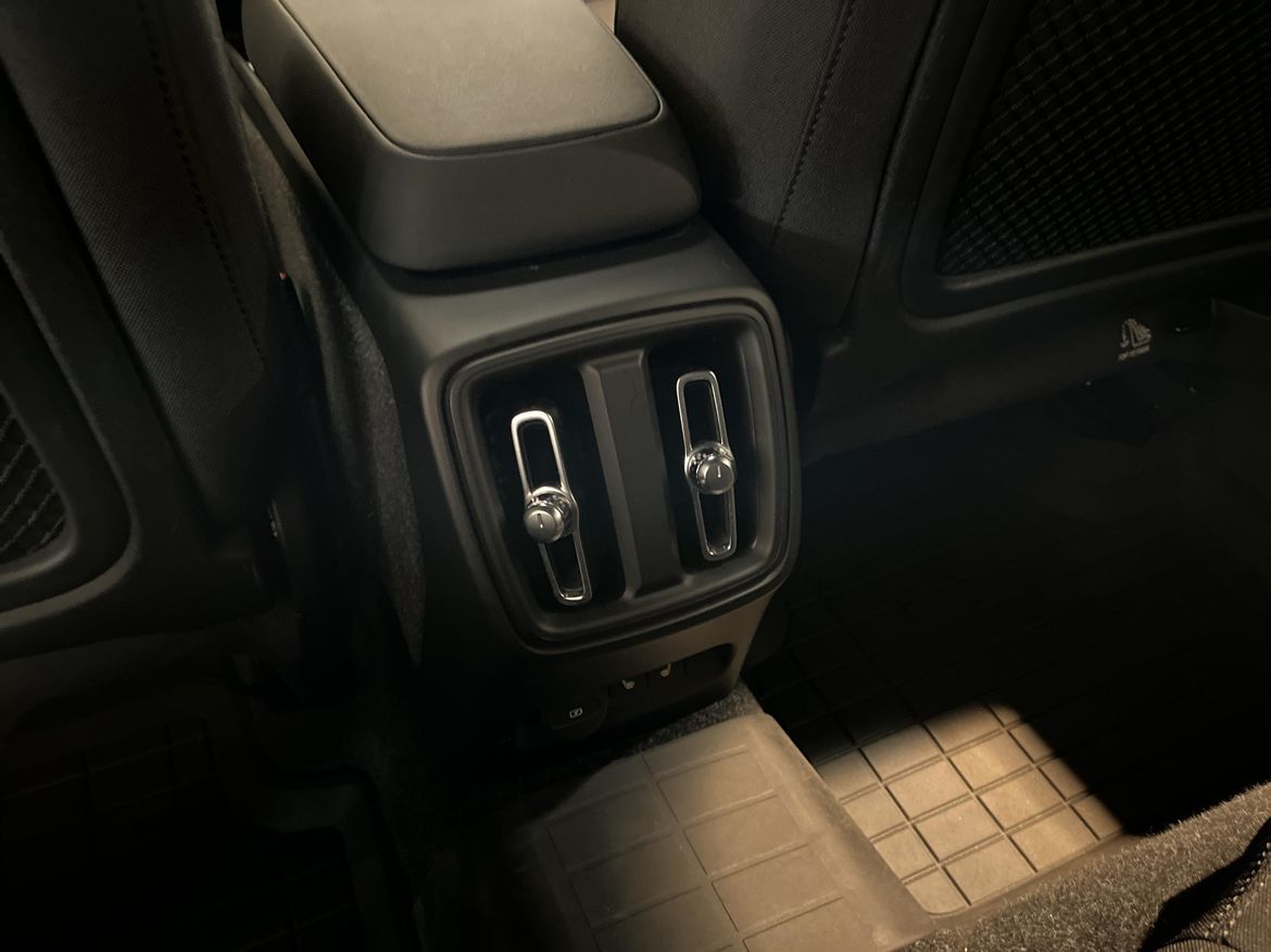 Volvo XC40 2023 - miniatyr 10