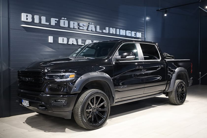 Bild 1 av RAM 1500 Crew Cab Dodge Limited Night 5.7 V8 Hemi 395hk Flaklock/SoV-hjul