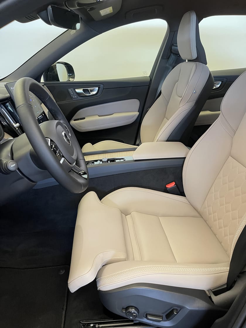Bild 5 av Volvo XC60 T6 Plus Dark Nordic Edition / Navigation / Backkamera /