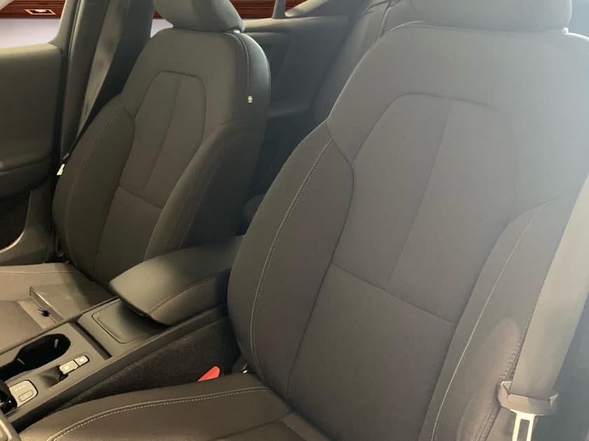 Bild 2 av Volvo XC40 B4 II FWD Bensin MomAdv NaviPro Edt