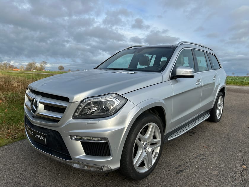 Bild 1 av Mercedes-Benz GL 350 BlueTEC 4MATIC Svensksåld MB GL350 - magisk sin färgkombo och nära nyskick...!