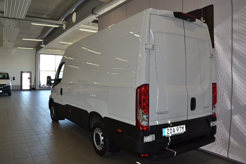 Bild 3 av Iveco Daily 35-140 Van 35 2.3 JTD 136hk 12m3 Aut Värmare Kamera OMG Leverans