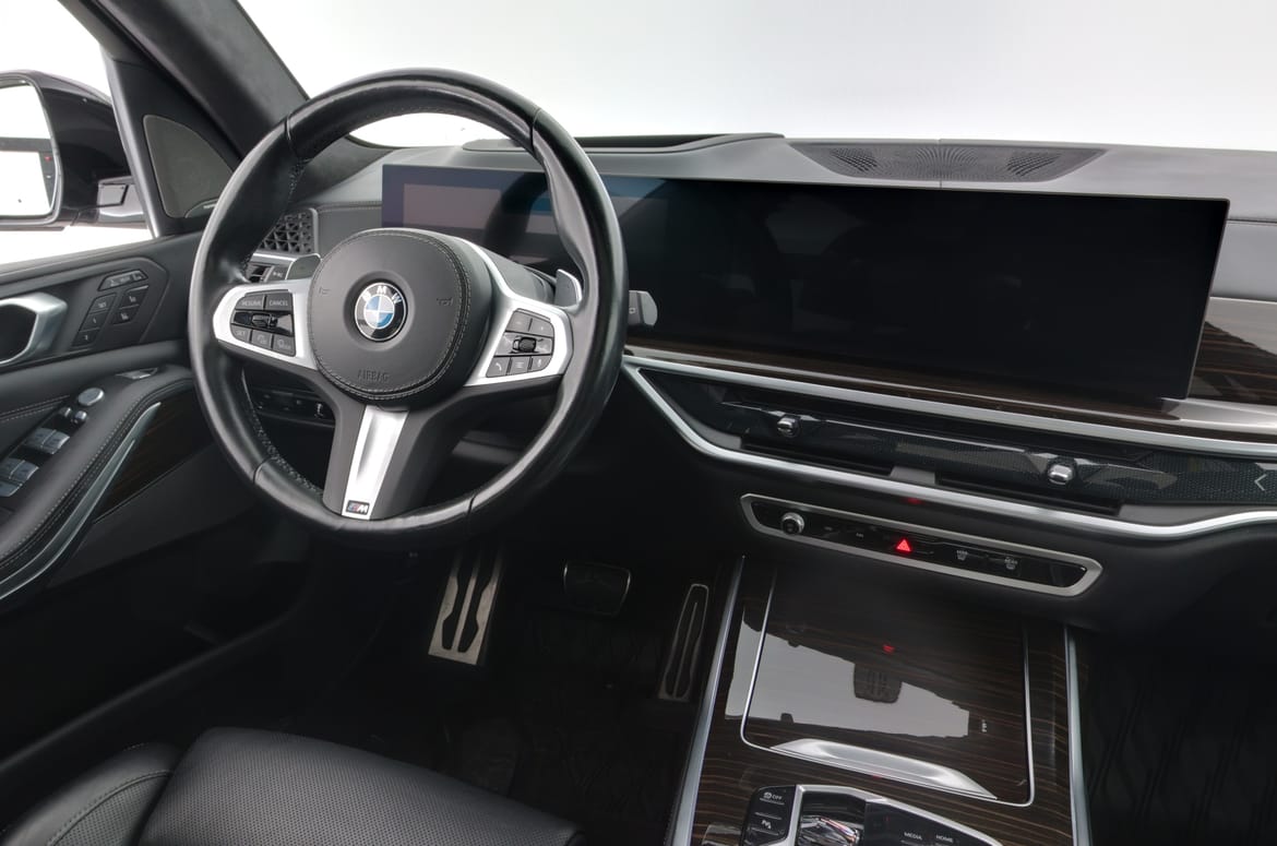 BMW X7 2023 - miniatyr 8