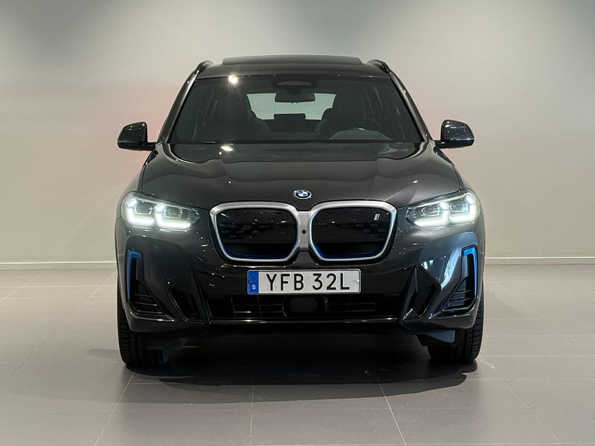 Bild 2 av BMW iX3 Charged Plus M Sport HUD Drag H/K Adpt Farth Panor.