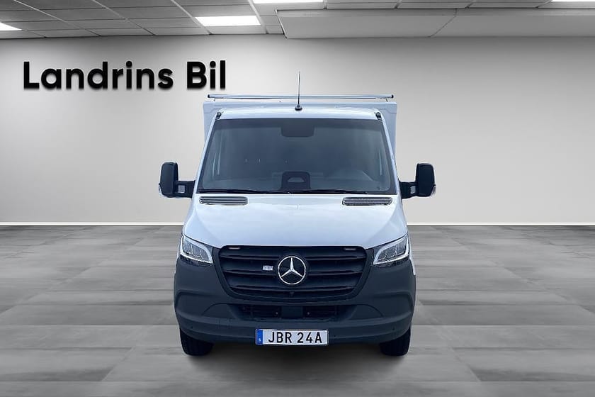Bild 2 av Mercedes-Benz eSprinter 420 Chassi 81 kWh PRO, 113 kWh, Hantverkarskåp LAGERBIL