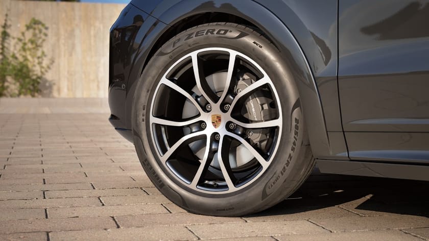 Bild 2 av Porsche Cayenne E-Hybrid Black Edition