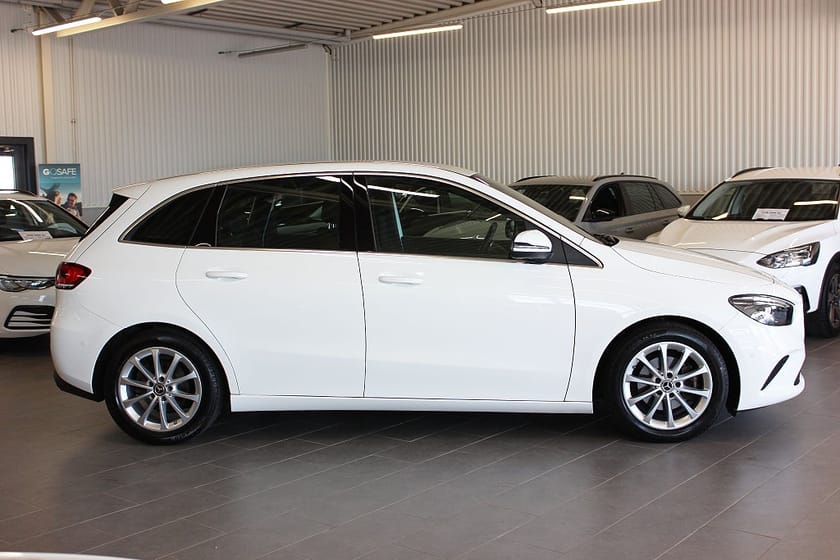 Bild 5 av Mercedes-Benz B 180 7G-DCT Backkamera Widescreen Navi
