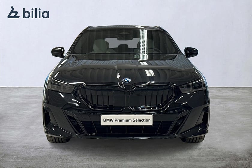 Bild 5 av BMW 550e xDrive Touring 550 M-Sport Pro | DEMOBIL | Drag | B&W