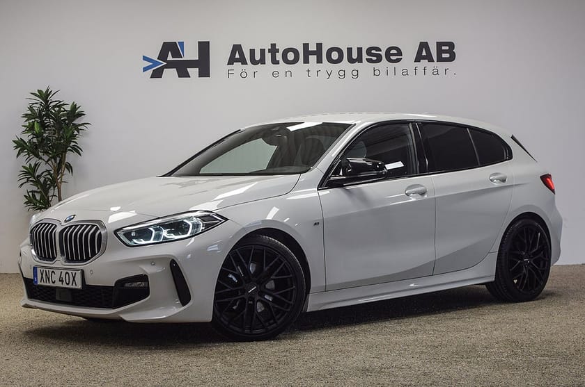 Bild 1 av BMW 118i M Sport Head Up Elstol Radarfart CarPlay Cockpit