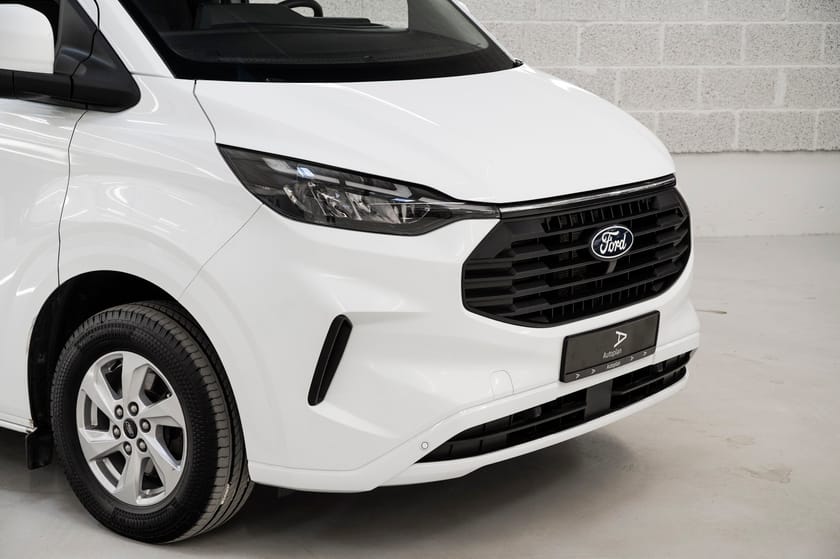 Bilde 3 av Ford Transit Custom 320 2,0 TDCi 170hk L2 Limited AWD ACC/Krok/Kamera