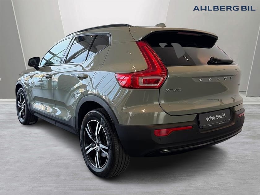 Bild 3 av Volvo XC40 B3 FWD Bensin Plus Dark. Backkamera, Navi, Adaptiv farthållare,  Programmerbar bränslevärm,  Rattvärme
