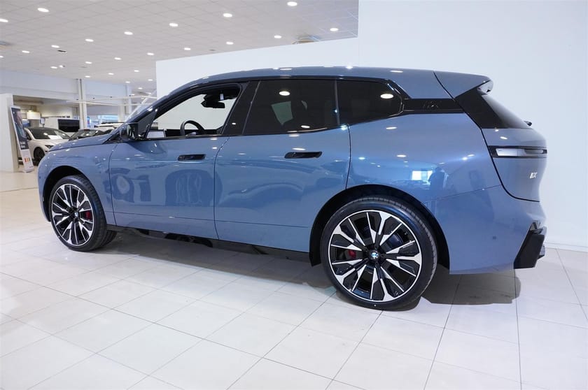 Bild 5 av BMW iX xDrive60 M Sport Pro Supercharged Ed Drag DA Pro B W