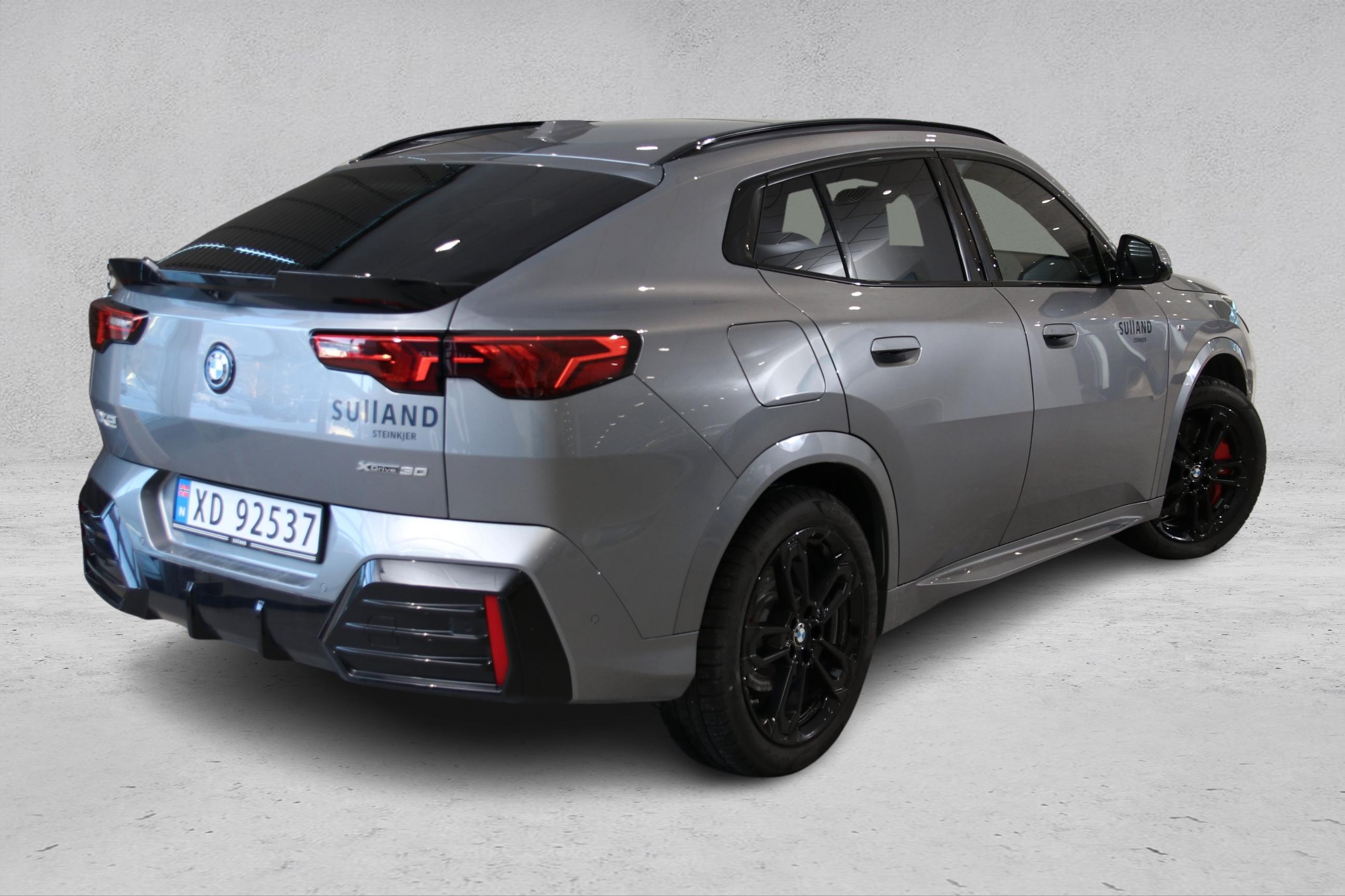 Thumnail bilde 2 av BMW iX2 xDrive30