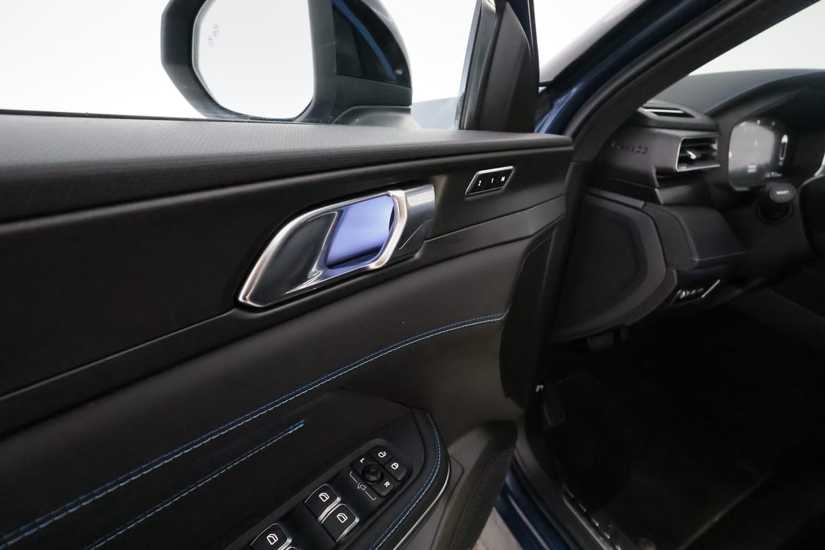 Lynk & Co 01 2023 - miniatyr 12