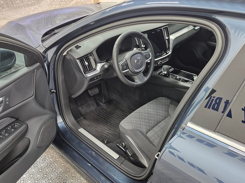 Bild 2 av Volvo V60 T6 Recharge Core Bright plug in AWD 350HK 4x4