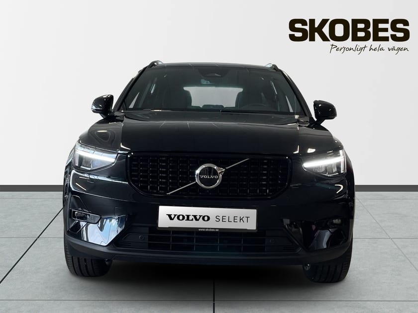 Bild 2 av Volvo XC40 B4 FWD Bensin Plus Dark