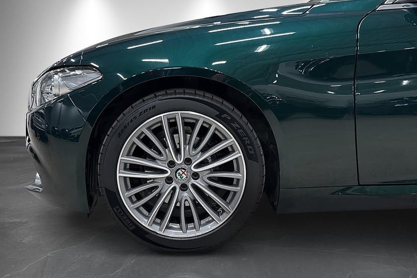 Bild 2 av Alfa Romeo Giulia 2.0 Turbo 200hk Super 16V Harman/Kardon Adaptiv CarPlay