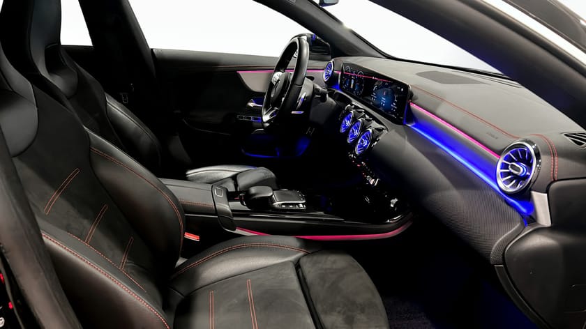 Bild 3 av Mercedes-Benz CLA 200 d coupé AMG / Backkamera / Navi