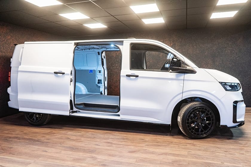 Bild 3 av Volkswagen Transporter 2.0 TDI 4M | MOMS | 2X Dörr | 20" | Värm | 3721 kr/mån
