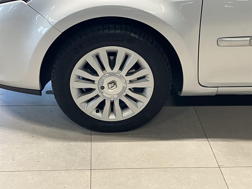 Bild 4 av Renault Clio  Halvkombi 1.2 75hk E85 5-Dörrars