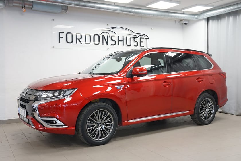 Bild 1 av Mitsubishi Outlander PHEV CVT 224HK S-EDITION BLACK ROOF | TAKLUCKA