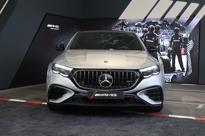 Bild 2 av Mercedes-Benz AMG E 53 HYBRID 4MATIC+ Premium Plus Night II Panorama HUD