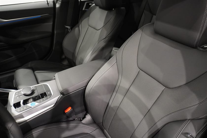 Bild 5 av BMW i4 eDrive40 Gran Coupé M Sport Business Ed Drag Aktiv Fartpilot