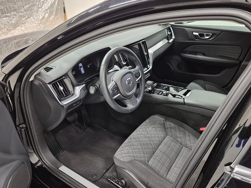Bild 2 av Volvo V60 T6 Recharge Core Bright plug in AWD 350HK 4x4
