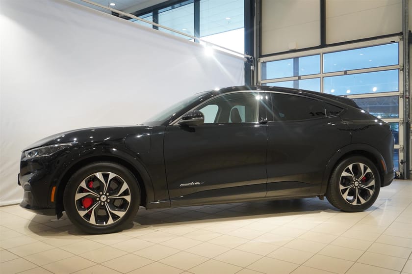 Bild 3 av Ford Mustang Mach-E Long Range AWD Adaptov Fart Navi 360kamera