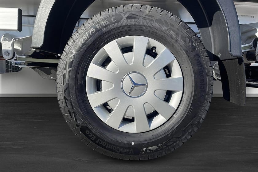 Bild 5 av Mercedes-Benz eSprinter 420 Chassi 81 kWh Flakbil - 113kWh - (L=4250, B=2100) Lastvikt 1845kg
