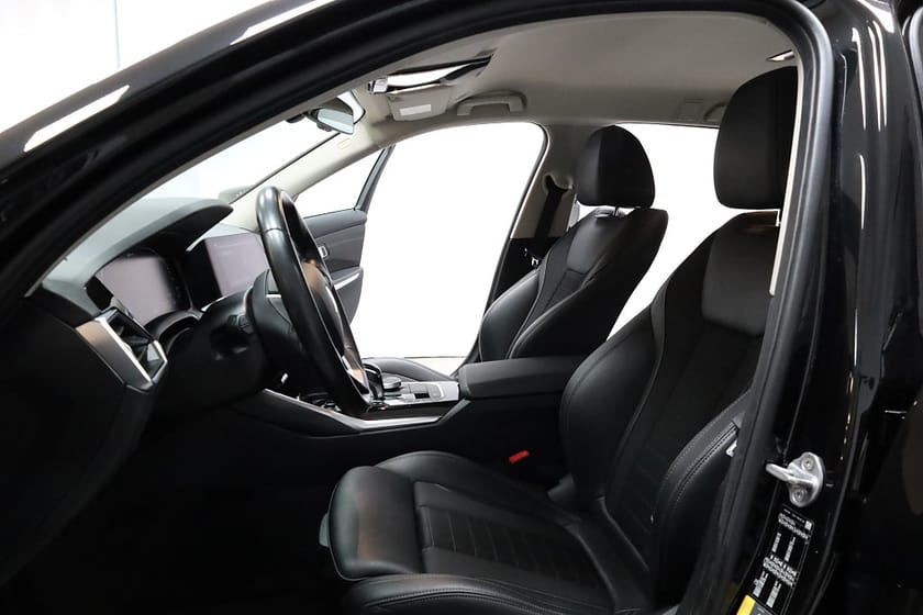 Bild 2 av BMW 330e Touring Sport line Aktiv Farthållare/1ägare