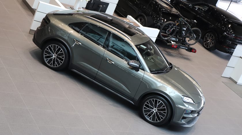 Bild 5 av Porsche Macan Turbo Electric / Burmester