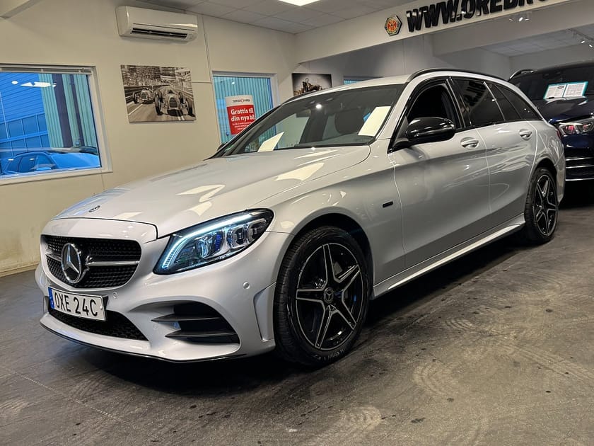Bild 2 av Mercedes-Benz C 300 T e AMG Night Edition Drag Gps Värmare