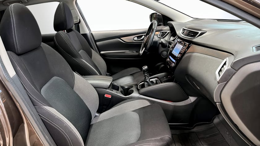 Bild 3 av Nissan Qashqai N-Connecta 6M/T ROOF PACK / Panoramatak / 360° kamera /