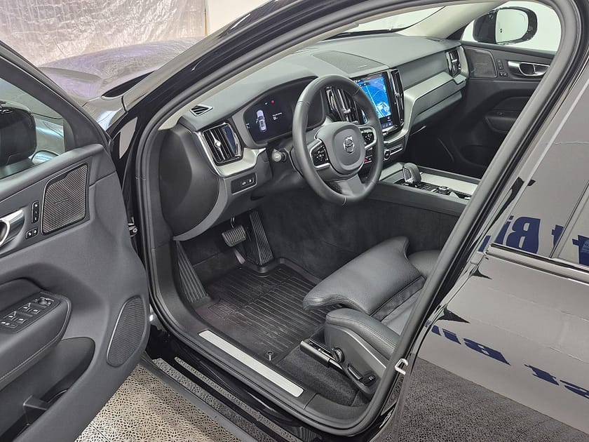 Bild 2 av Volvo XC60 T6 Recharge Plus Dark plug in AWD 350HK 4x4 Panorama