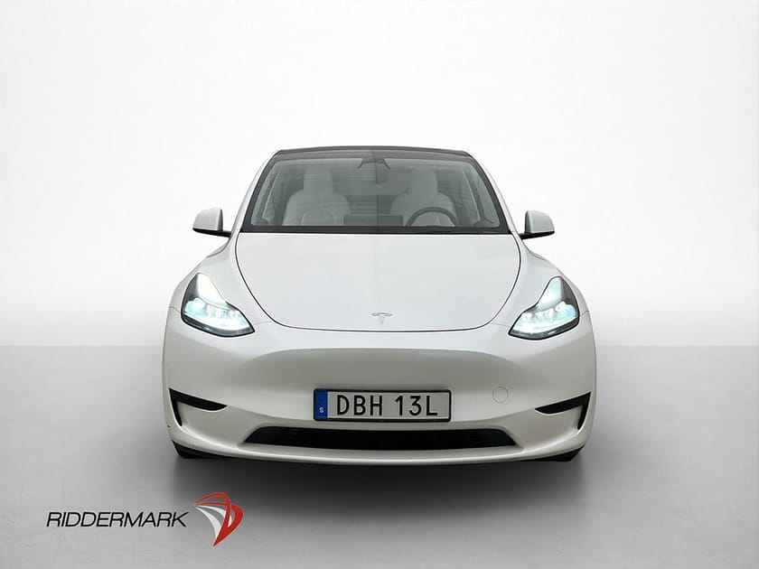Bild 3 av Tesla Model Y Standard Range RWD AP Ljus-Interiör Dragkrok