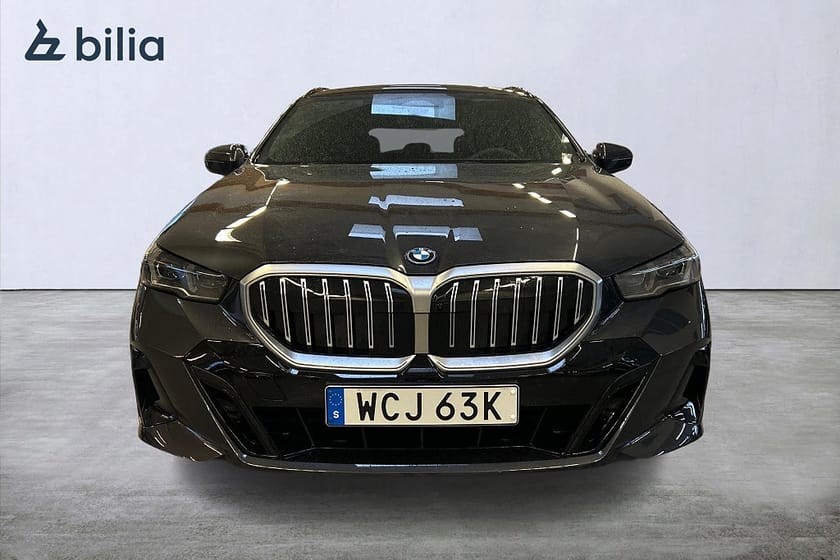 Bild 5 av BMW 530e xDrive Touring DEMO M Sport Innovation B&W Iconic&Glow
