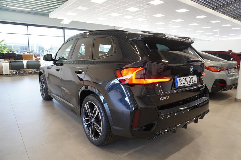 Bild 2 av BMW iX1 xDrive30 M Sport Pro Business Ed Drag DA Pro
