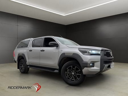 Toyota Hilux Dubbelhytt Invincible 2.8 4WD Dragkrok JBL Diff Kåpa Moms