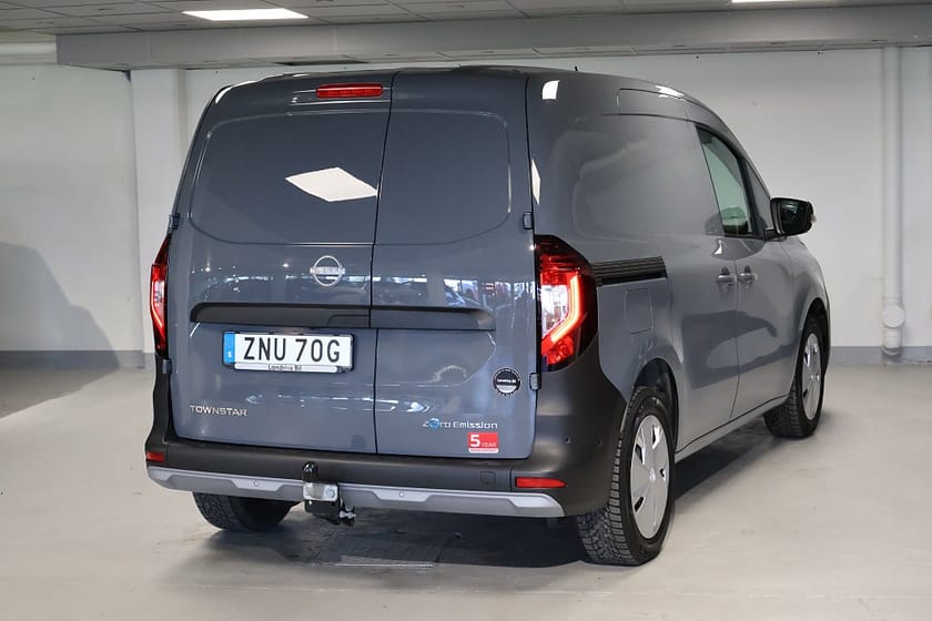 Bild 2 av Nissan Townstar EV 2.2t 45kWh N-Connecta L1 Dubbla skjutd. Drag