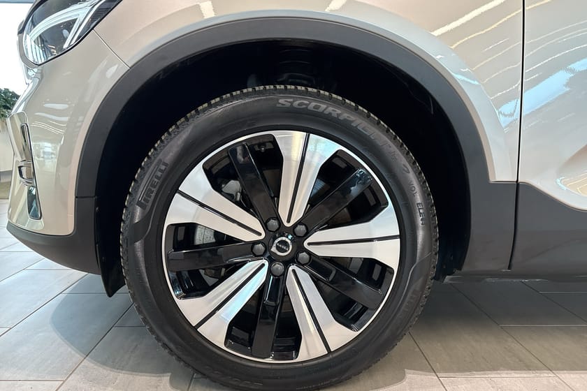 Bild 1 av Volvo XC40 Recharge Single Motor Core B-Kamera