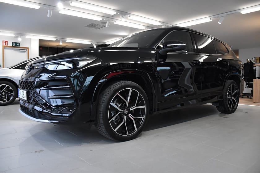 Bild 1 av Volkswagen Tayron eHybrid R-Line Edition 272 hk