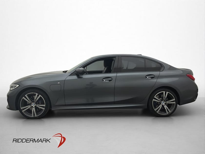 Bild 5 av BMW 330e Sedan M Sport Kamera H/K Laser HUD Cockpit CarPlay