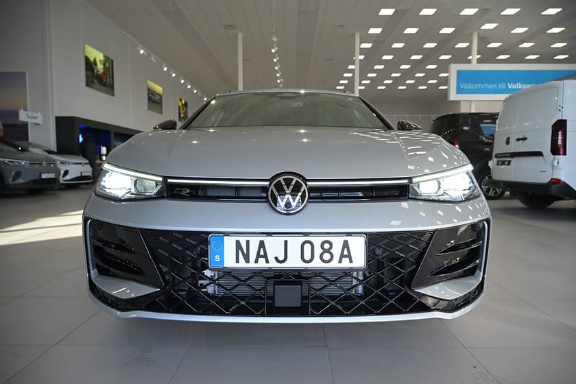 Bild 2 av Volkswagen Passat Variant eHybrid 272hk SWE Edition *VW Choice*