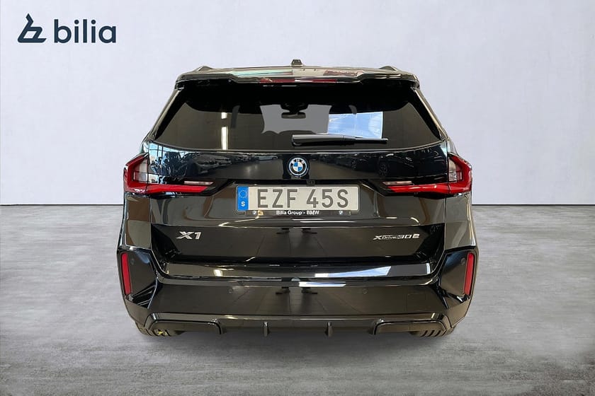 Bild 4 av BMW X1 xDrive30e M Sport Innovation H/K Drag DAP HuD 360Kamera