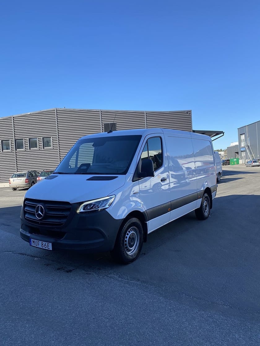 Bild 1 av Mercedes-Benz eSprinter 420 81 kWh A2 Select Lågt tak
