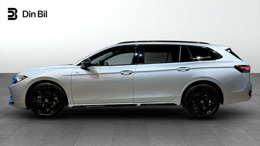 Bild 2 av Volkswagen Passat Sportscombi TDI193 DSG 4M R-Line Black/Drag/Värmare