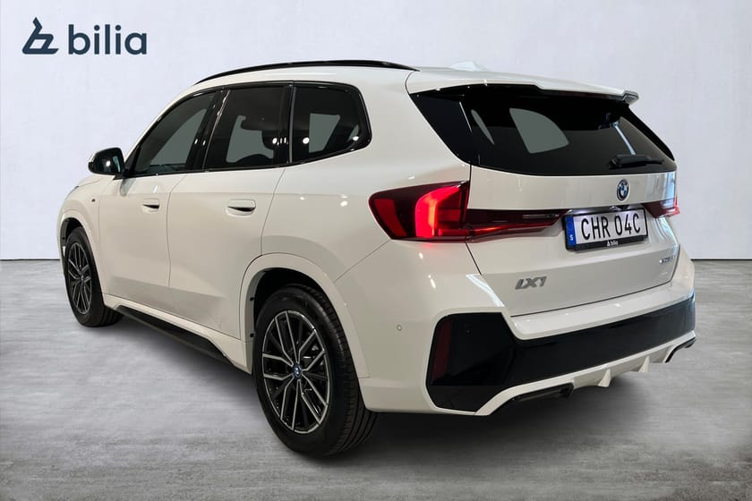 Bild 2 av BMW iX1 eDrive20 M Sport/ Drag / Rattvärme / Tonade rutor